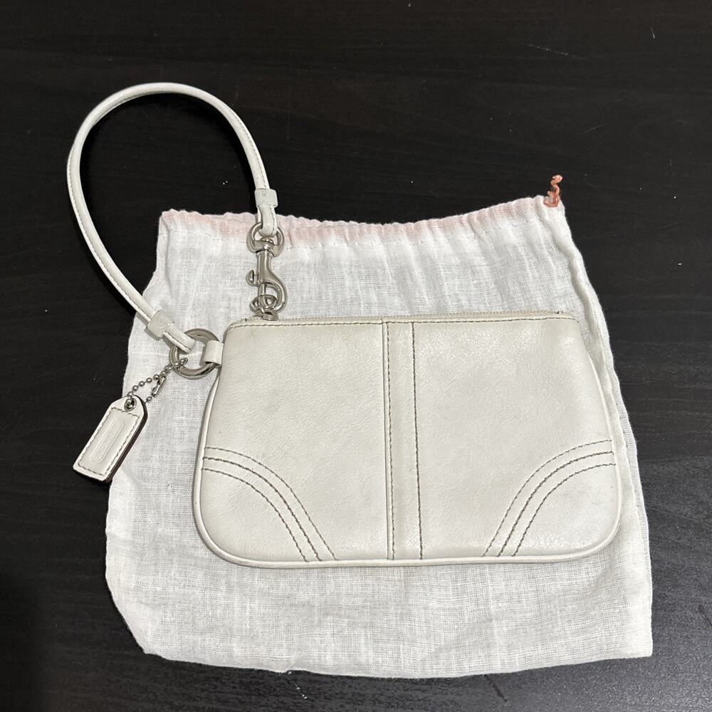Authentic Coach White Leather Wristlet Wallet Small With Dust Bag